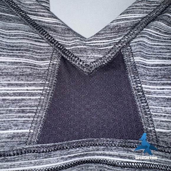 1038 lululemon Run: Light Up Striped Tank - Size 6 - Black/Gray/White - Picture 5 of 15